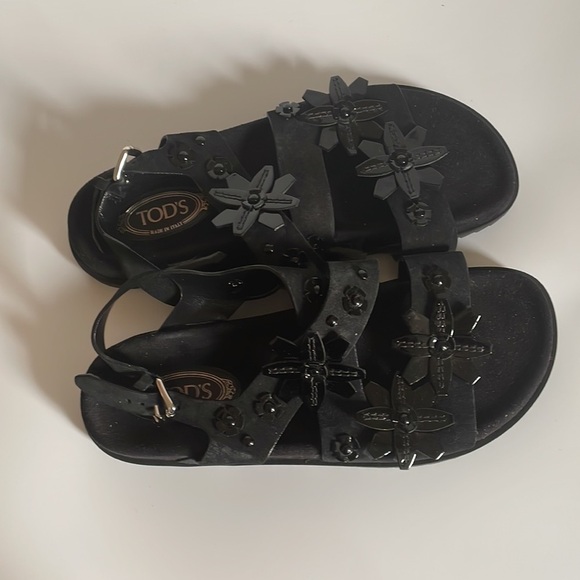 Tod's Black Sandalo Gomma Patent Leather Upper Floral Detail Sandals - Picture 6 of 7